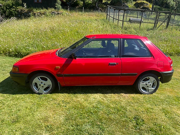 Mazda 323 2 of 5