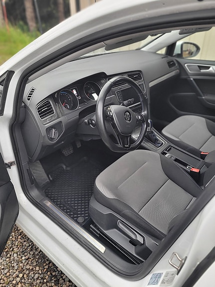 Volkswagen e-Golf VII 5 of 5