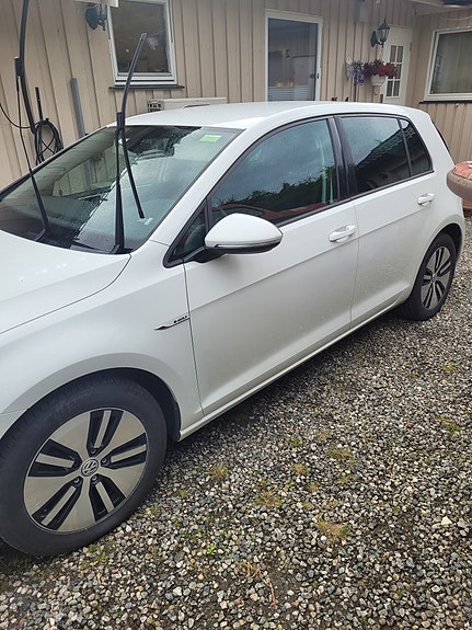 Volkswagen e-Golf VII 3 of 5