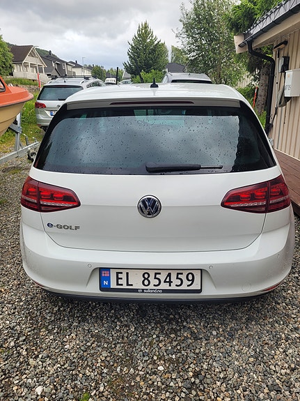 Volkswagen e-Golf VII 2 of 5