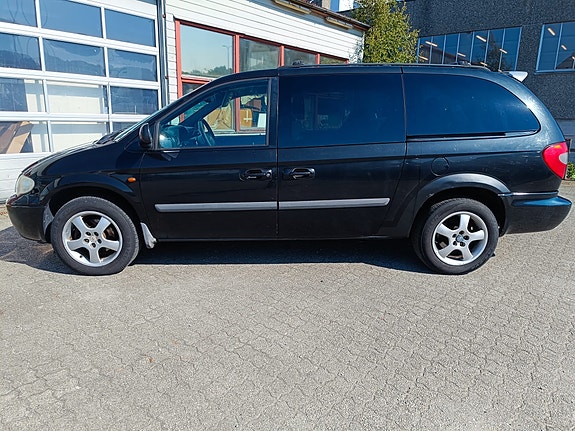Chrysler Grand Voyager 2 of 5
