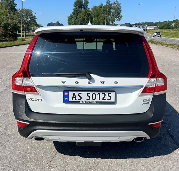 Volvo XC70 3 of 5