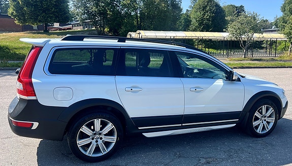 Volvo XC70 2 of 5