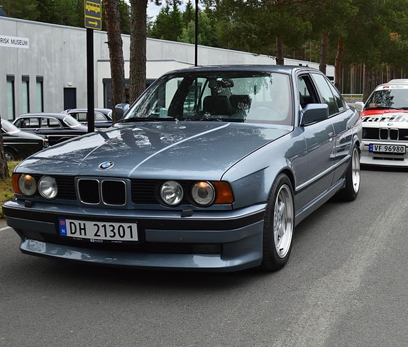 BMW 530i 4 of 30
