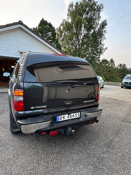 Chevrolet Tahoe 4 of 5