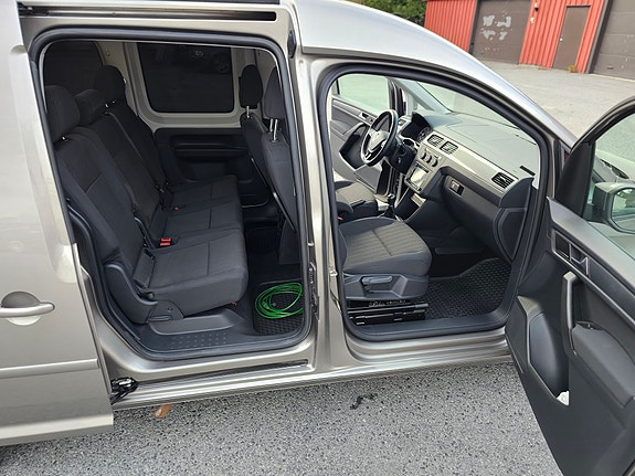 Volkswagen Caddy Maxi 28 of 30