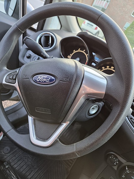 Ford Fiesta 3 of 5
