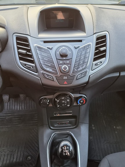 Ford Fiesta 4 of 5