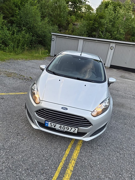 Ford Fiesta 2 of 5