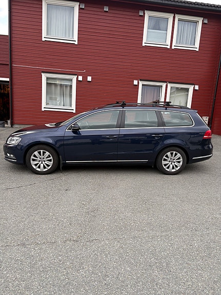 Volkswagen Passat 2 of 5