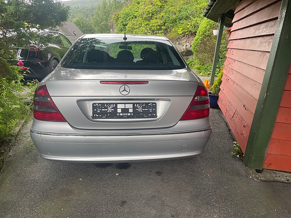 Mercedes-Benz E200 3 of 15