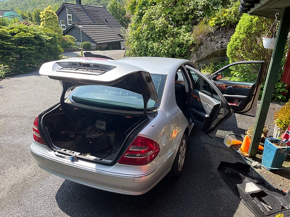Mercedes-Benz E200 13 of 15