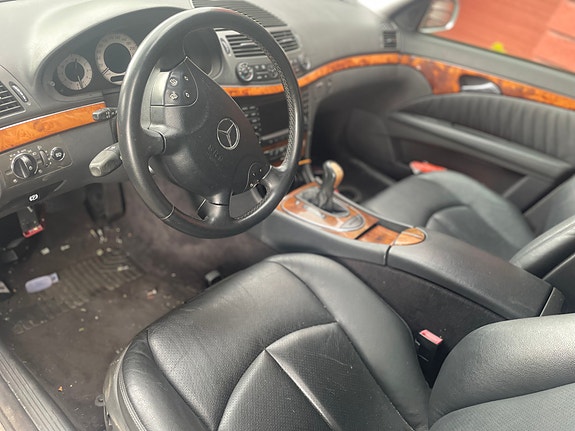 Mercedes-Benz E200 6 of 15