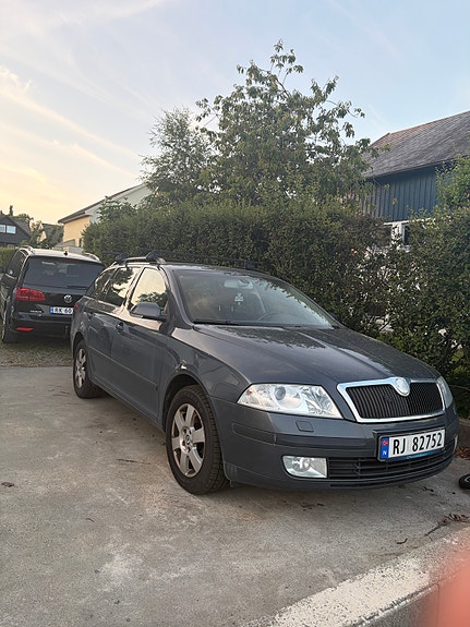 Skoda Octavia 2 of 5