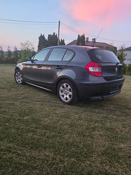 BMW 118i 4 of 5