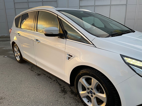 Ford S-MAX 2 of 24
