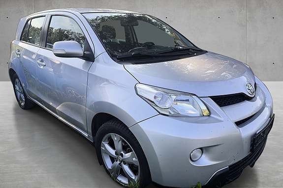 Toyota Urban Cruiser 2 of 5