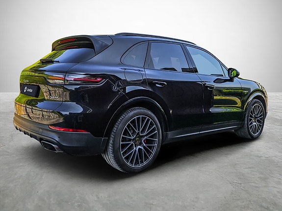 Porsche Cayenne 4 of 30