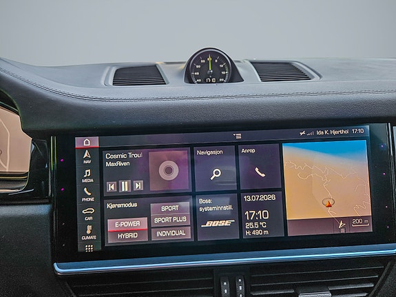 Porsche Cayenne 13 of 30