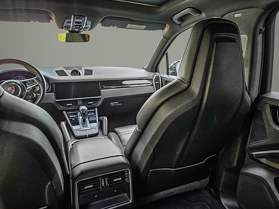 Porsche Cayenne 23 of 30