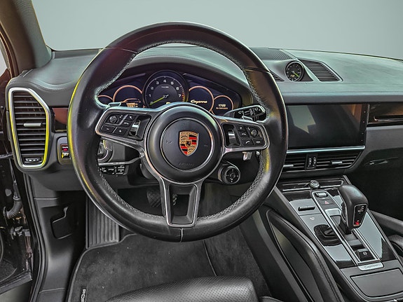 Porsche Cayenne 10 of 30