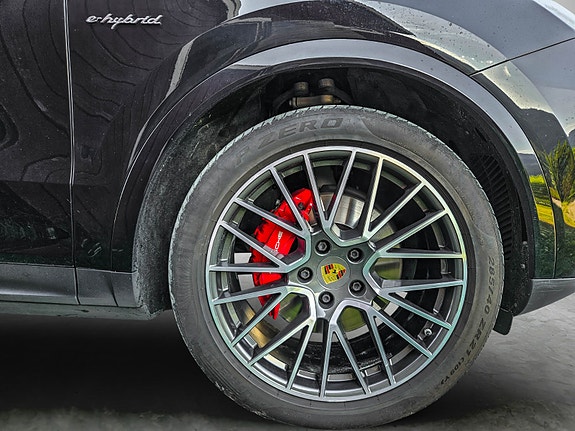 Porsche Cayenne 28 of 30
