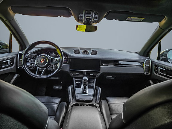 Porsche Cayenne 18 of 30