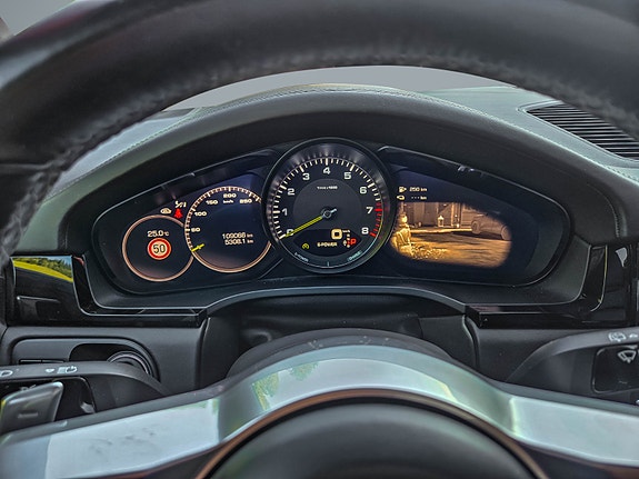 Porsche Cayenne 11 of 30