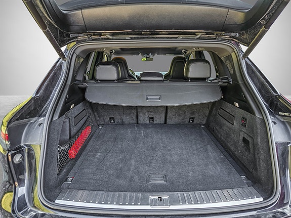 Porsche Cayenne 27 of 30