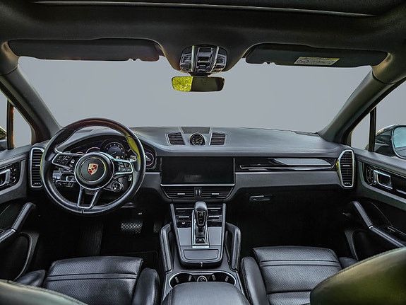 Porsche Cayenne 9 of 30