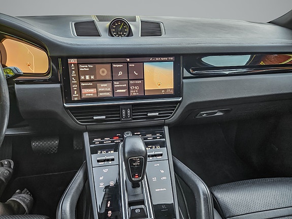 Porsche Cayenne 16 of 30