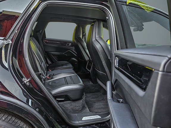 Porsche Cayenne 24 of 30