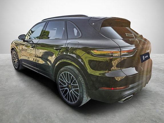 Porsche Cayenne 2 of 30
