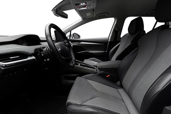 Skoda Enyaq 9 of 26