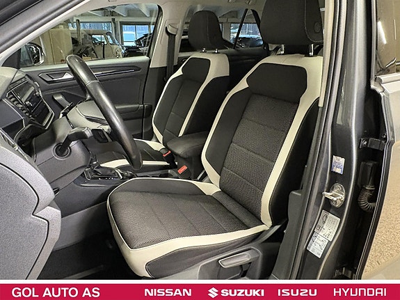 Volkswagen T-Roc 12 of 27
