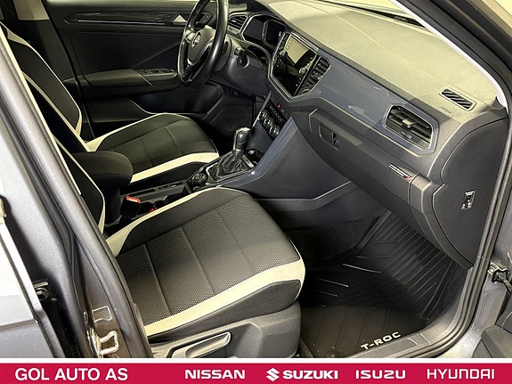 Volkswagen T-Roc 27 of 27