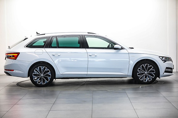 Skoda Superb 3 of 5