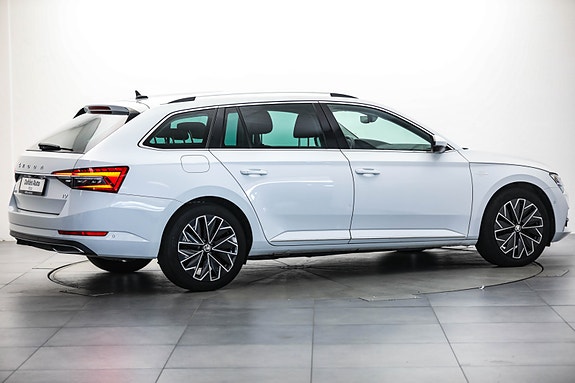 Skoda Superb 14 of 30