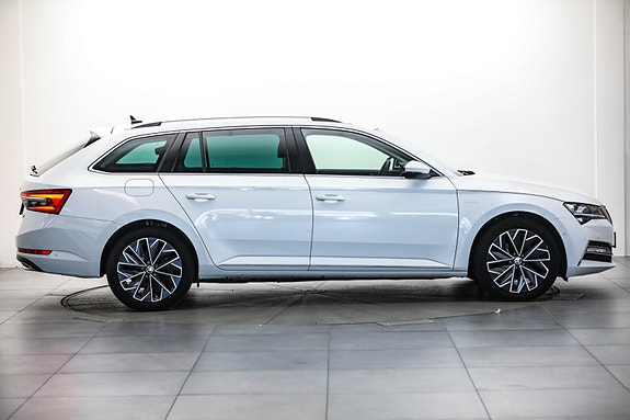 Skoda Superb 4 of 5