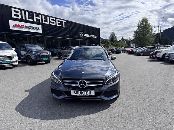 Mercedes-Benz C250 2 of 21