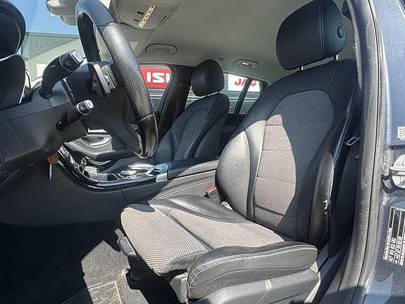 Mercedes-Benz C250 10 of 21