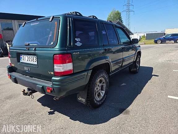 Jeep Grand Cherokee 4 of 5
