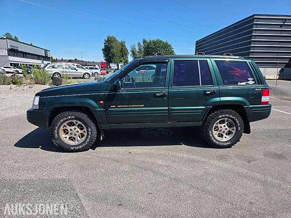 Jeep Grand Cherokee 2 of 5
