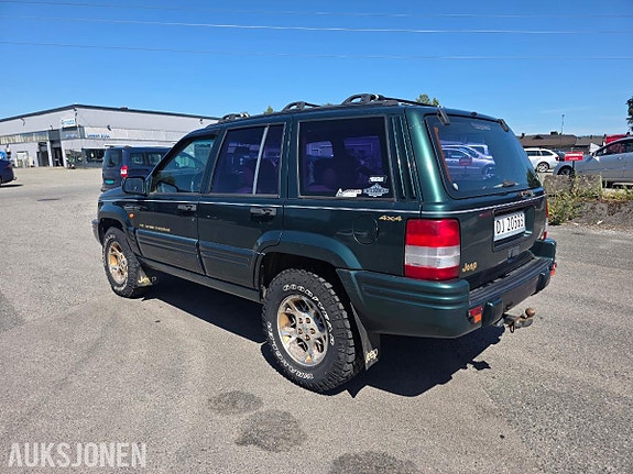 Jeep Grand Cherokee 3 of 5