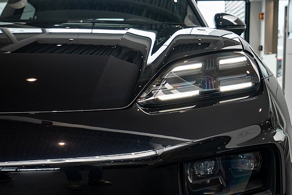 Porsche Macan 3 of 5