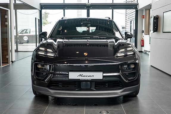Porsche Macan 2 of 5
