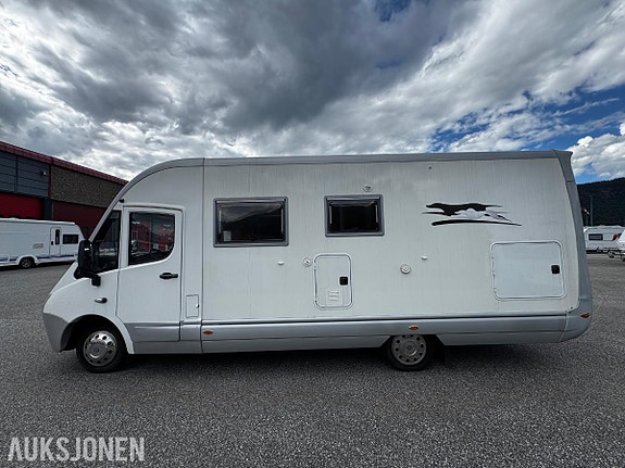 Laika Rexosline 720 Manuell - 4 sitteplasser - 4 soveplasser - 762 kg nyttelast - Hydrauliske støttelabber 5 of 5