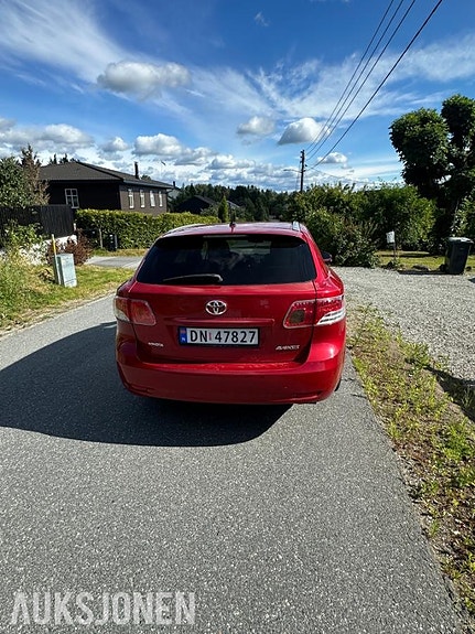 Toyota Avensis 4 of 5