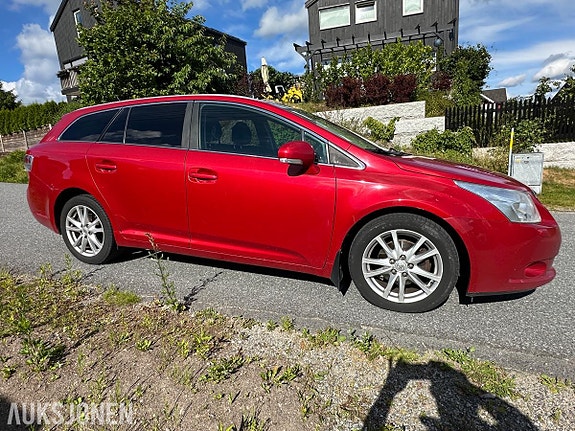 Toyota Avensis 2 of 5
