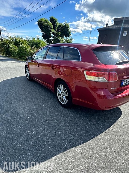 Toyota Avensis 5 of 5